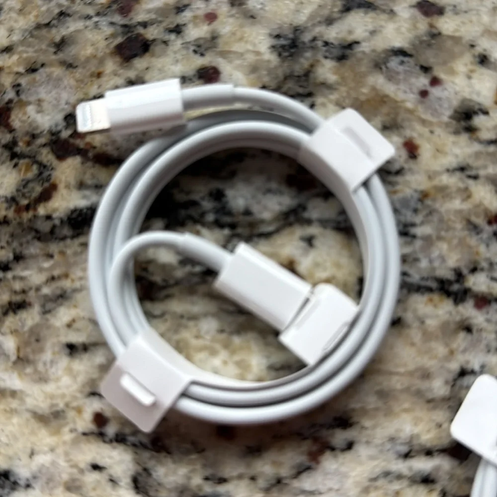 5 USB C to lightning cables.